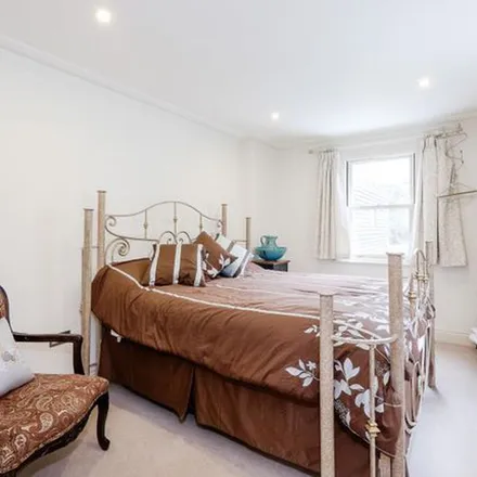 Image 7 - 3 The Hermitage, London, TW10 6SH, United Kingdom - Townhouse for rent