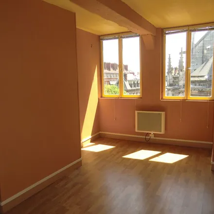 Rent this 3 bed apartment on 100 Rue de la République in 76000 Rouen, France