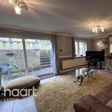 Rent this 4 bed house on 29 Hart Hill Lane in Luton, LU2 0BA