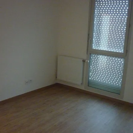 Rent this 3 bed apartment on 38 Rue Paul Verlaine in 69100 Villeurbanne, France