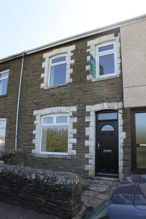 Rent this 3 bed townhouse on Tonyrefail Road in Pontypridd, CF37 1PZ