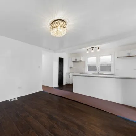 Image 2 - 23 West 109th Place, Chicago, IL 60628, USA - House for sale