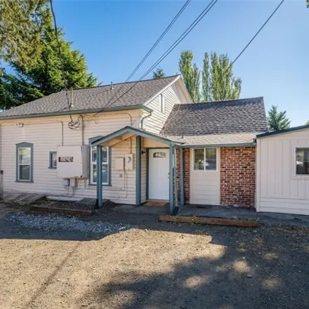 Buy this studio house on 524 Lafayette Avenue South in Bremerton, WA 98312