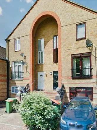 Rent this 7 bed townhouse on Garnet Walk in London, E6 5LY