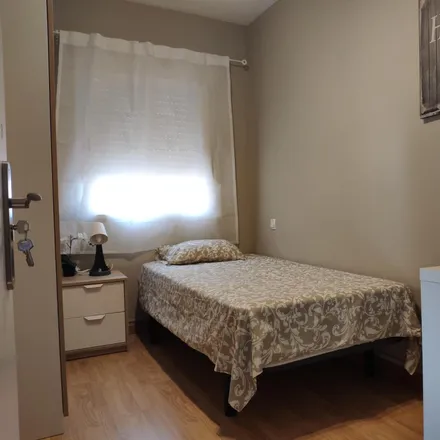 Rent this 3 bed room on Calle de Almonacid in 28, 28038 Madrid