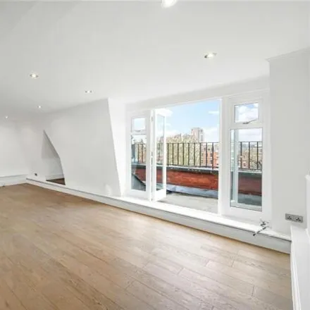 Image 4 - 103-121 Barkston Gardens, London, SW5 9AF, United Kingdom - Apartment for sale