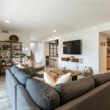 Image 8 - Hossein Kordlou, 5749 Larryan Drive, Los Angeles, CA 91307, USA - House for sale