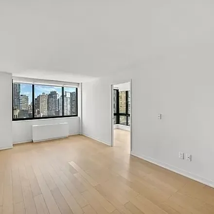 Rent this 3 bed apartment on Speyer Legacy School in 925 9th Avenue, New York