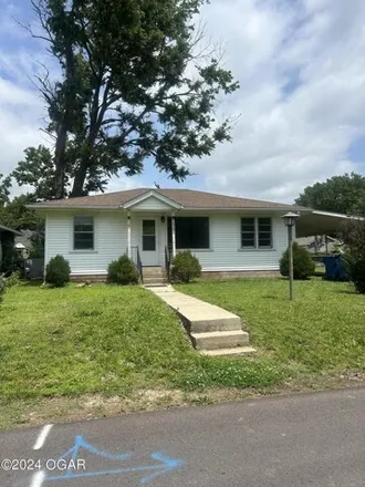 Rent this 3 bed house on 2653 Rolla Street in Joplin, MO 64801