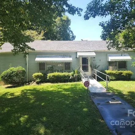 Image 2 - 3817 Alabama Avenue, Charlotte, NC 28216, USA - House for sale