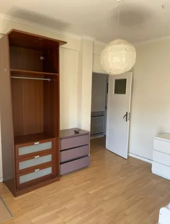 Rent this 4 bed room on Rua Dom Nuno Álvares Pereira in 2620-105 Póvoa de Santo Adrião, Portugal