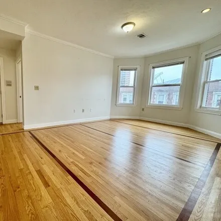 Image 7 - 16 Wardman Road, Boston, MA 02146, USA - Apartment for rent