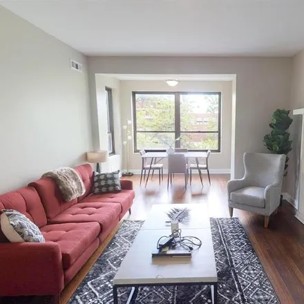 Rent this 1 bed room on 706-710 West Grace Street in Chicago, IL 60613