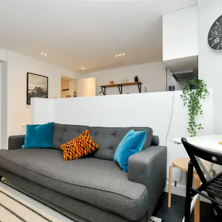 Rent this 1 bed townhouse on Narford Road in Upper Clapton, London