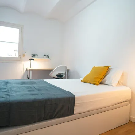 Rent this 2 bed room on Carrer Nou de la Rambla in 106, 08001 Barcelona