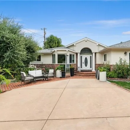Image 1 - 5963 Woodlake Avenue, Los Angeles, CA 91367, USA - House for rent