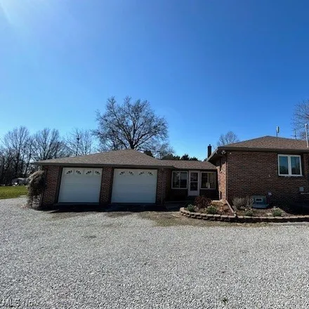 Buy this 3 bed house on 2119 West High Street in Orrville, OH 44667