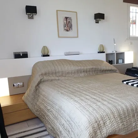 Rent this 4 bed house on 66740 Laroque-des-Albères