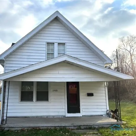 Buy this 3 bed house on 1905 South Avenue in Toledo, OH 43609