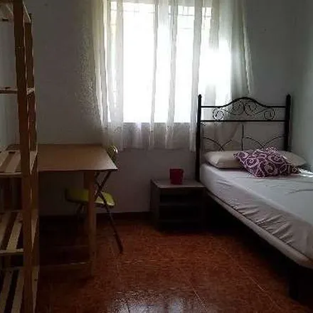 Rent this 3 bed apartment on Ala Delta in Calle Diego Serrano, 14005 Córdoba