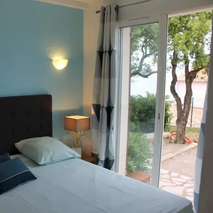 Rent this 2 bed house on corniche des issambres in 83380 Roquebrune-sur-Argens, France