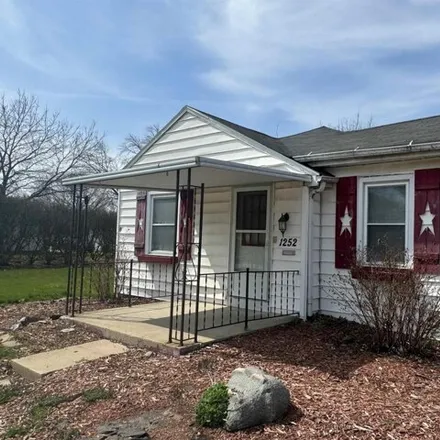 Buy this 2 bed house on 1238 North Main Street in Lewistown, IL 61542