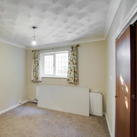 Image 5 - Falmer Close, Southgate, RH11 8GQ, United Kingdom - Duplex for rent