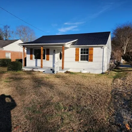 Buy this 2 bed house on 685 East Jefferson Avenue in Carthage, TN 37030