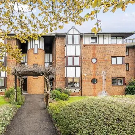 Rent this 3 bed room on Caversham Wharf in Waterman Place, Reading