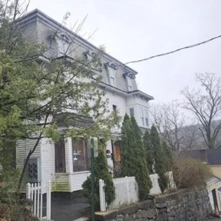 Buy this 17 bed house on 13;15 Chestnut Street in Fitchburg, MA 01420