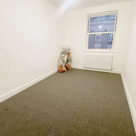 Image 5 - Stroud Green Road, London, N4 2DQ, United Kingdom - Apartment for rent