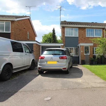 Rent this 4 bed duplex on Coppice Mead in Stotfold, SG5 4JX