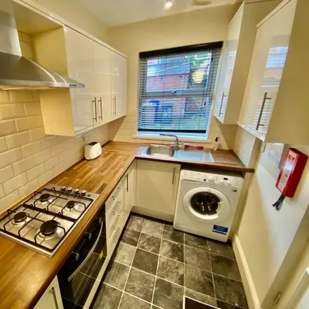 Image 1 - Mount Street, Sheffield, S11 8DJ, United Kingdom - Townhouse for rent