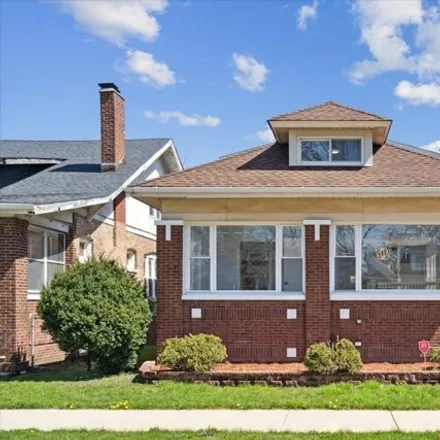 Buy this 5 bed house on 7947 South Bennett Avenue in Chicago, IL 60649