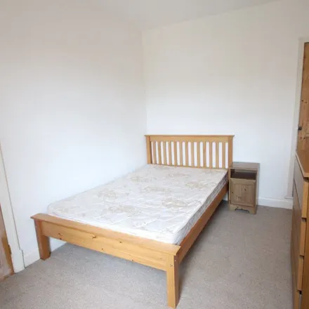 Rent this 3 bed apartment on Victoria News & Booze in Hartopp Road, Leicester