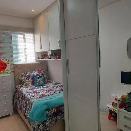 Buy this 2 bed apartment on Rua Apiaí 733 in Vila Curuçá, Santo André - SP