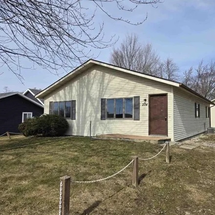 Image 1 - 200 East Pickwick Drive, Syracuse, Kosciusko County, IN 46567, USA - House for sale