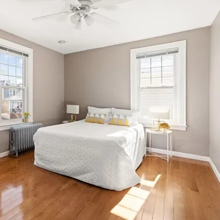 Image 7 - 14-20 144th Place, New York, NY 11357, USA - House for sale
