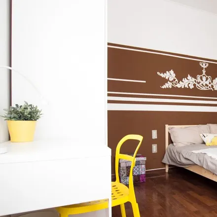 Rent this 6 bed room on Via Filippo Argelati in 33, 20143 Milan MI