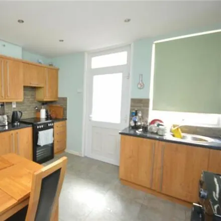 Image 4 - Woodlea Mount, Leeds, LS11 7NT, United Kingdom - Townhouse for sale