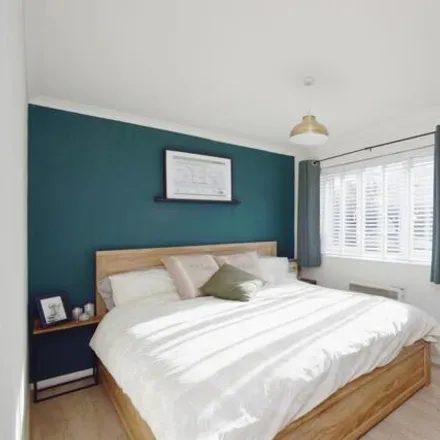 Image 8 - Abbotswood House, 102-125 Trawler Road, Swansea, SA1 1UW, United Kingdom - Apartment for sale