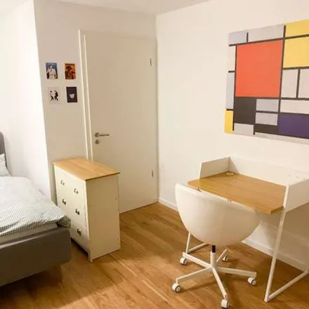 Rent this 3 bed apartment on Oberlindau 108 in 60322 Frankfurt, Germany