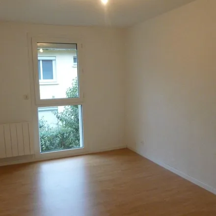 Rent this 3 bed apartment on 271 Avenue de Lardenne in 31100 Toulouse, France