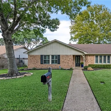 Buy this 4 bed house on 701 Willow Creek Drive in Woodway, TX 76712