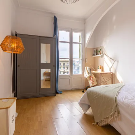 Rent this 6 bed room on Carrer de Calàbria in 98 B, 08001 Barcelona