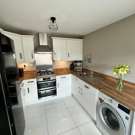 Image 4 - Murray Avenue, Thorpe-on-the-Hill, LS10 4GE, United Kingdom - Apartment for rent