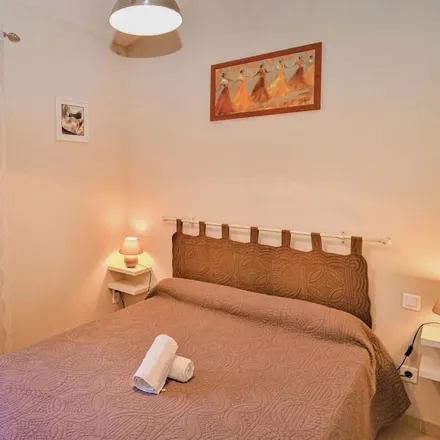 Rent this 2 bed townhouse on La Poste Raphèle-lès-Arles in 40 Route de la Crau, 13280 Arles