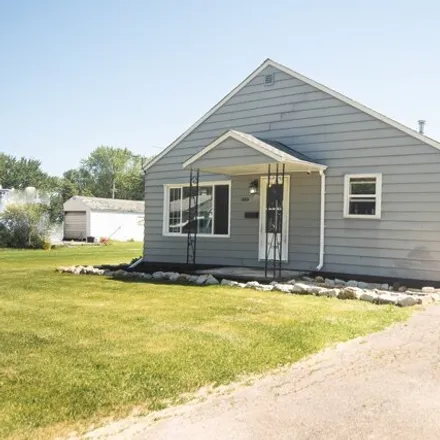 Buy this 2 bed house on 1748 18th Avenue in Sterling, IL 61081