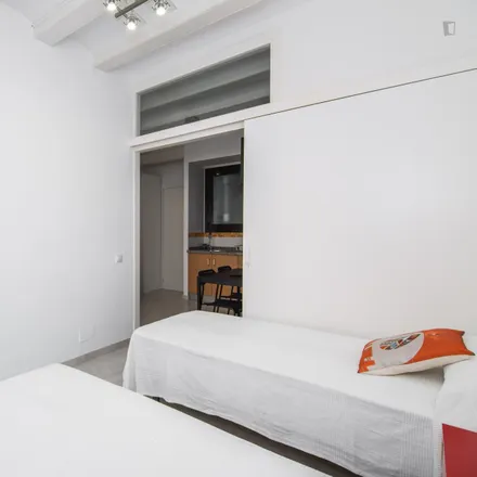 Image 3 - Carrer de Joaquín Costa, 3A, 08001 Barcelona, Spain - Apartment for rent