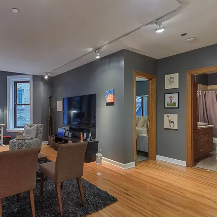 Image 3 - 550-568 West Surf Street, Chicago, IL 60657, USA - House for sale